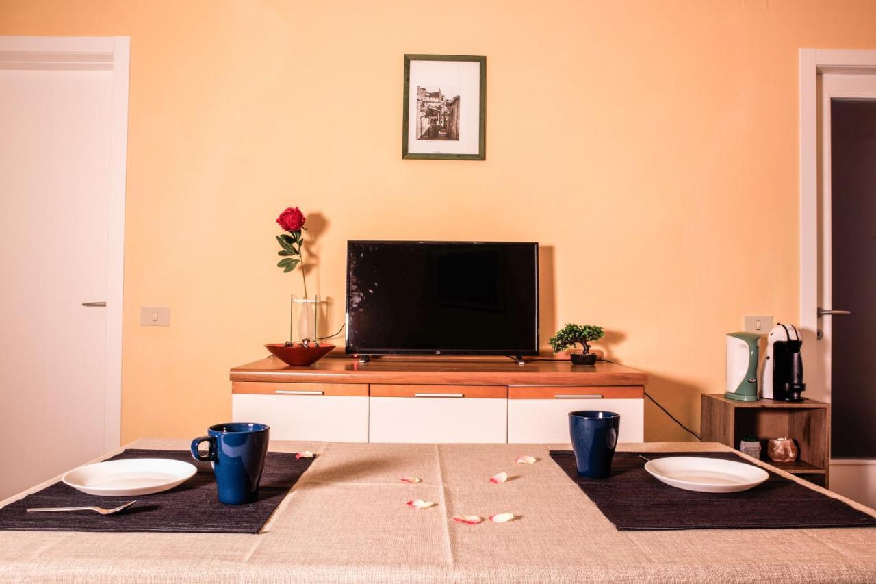 Netflix - Centro Storico Urbino Appartement Buitenkant foto